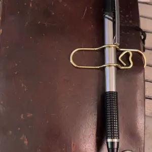 1 Box 6Pcs 3 Colors Heart Pen Clip Metal Pencil Clips Multifunctional Rose Gold Silver Carbon Steel Paperclip Portable Large Size Holder for Notebook Book Journal Office School Accessories