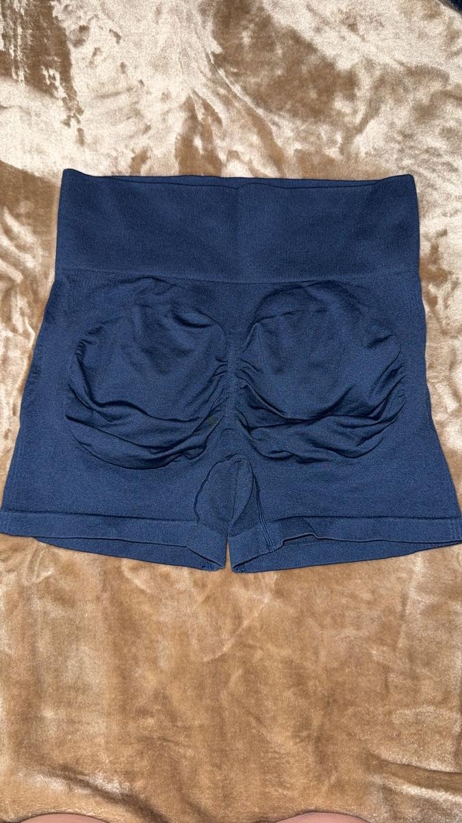 Item: Navy, M