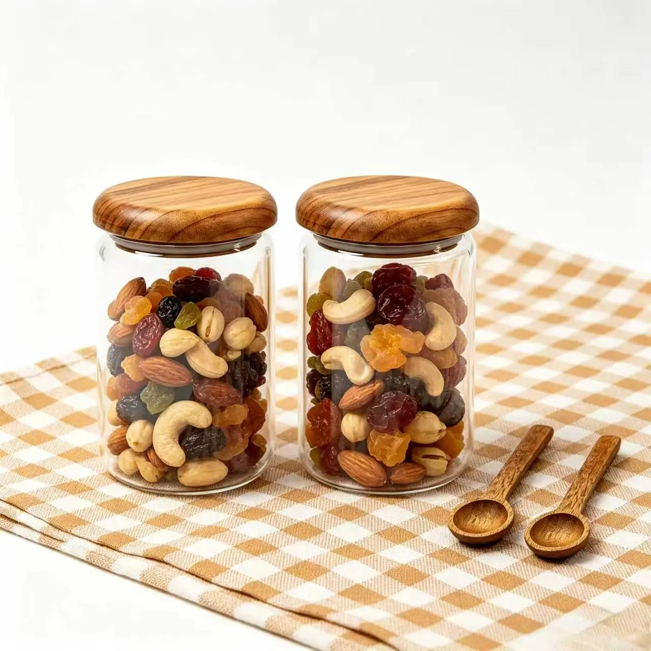 7-piece glass storage set, including 2 mason jars, 2 wooden lids, 2 spoons, and 1 label sticker. Airtight transparent spice jar set, ideal for storing nuts, coffee, flour, tea, and other food items—perfect for kitchen cabinet organization and storage.