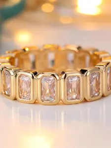 A square ring made of white zirconia is fashionable and retro, suitable for women to wear at travel, wedding and party events