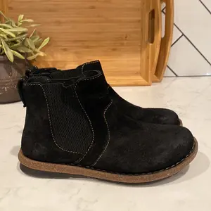 Born Talyn Black Distressed Leather Chelsea Ankle Boots bohemian casual suede