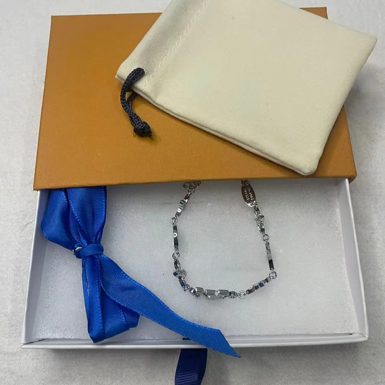 2026 New Designer Women's High-End Gold Exquisite Trendy Bracelet - Steel/Titanium Costume Jewelry, Daily Casual Arm Candy Accessories, High Quality Bracelet with Elegant Gift Box, Fashionable Jewelry Accessories, Gold Aesthetic, Gift Packaging Box, Inclu