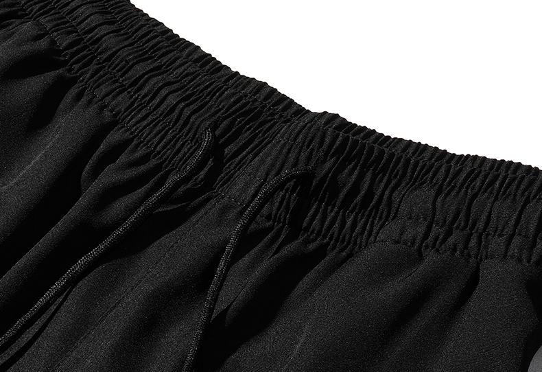 Men’s casual shorts feature zippered pockets and a smooth fabric texture. They offer a loose, versatile, trendy design with an elastic waistband. Suitable for all seasons and outdoor sports/fitness activities, they also work well for friends’ gatherings a