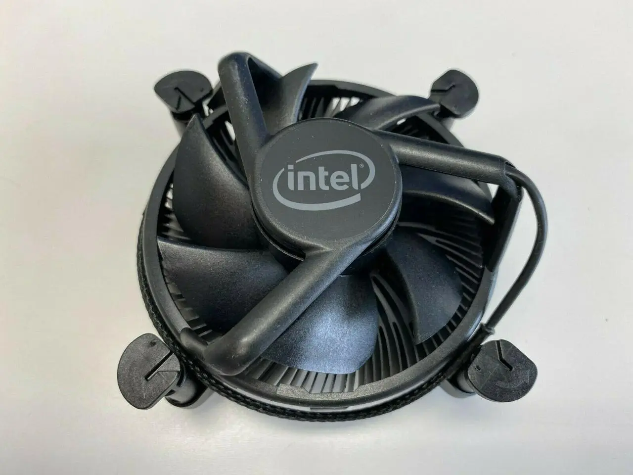 Intel K69237-001/E97379-001/E97378-001 LGA 1200/115X PWM Aluminum Stock Cooler Fan(All-Black) from i9-10900