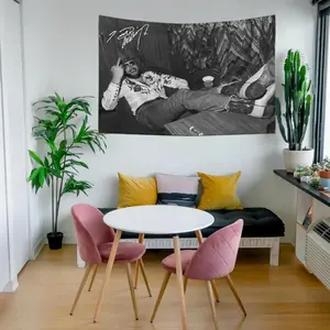 Hank William Jr.'s signature flag, decorated with his signature on college dormitory walls, fraternity clubs, concerts, bars, living rooms, bedrooms, decorative art tapestries, washable