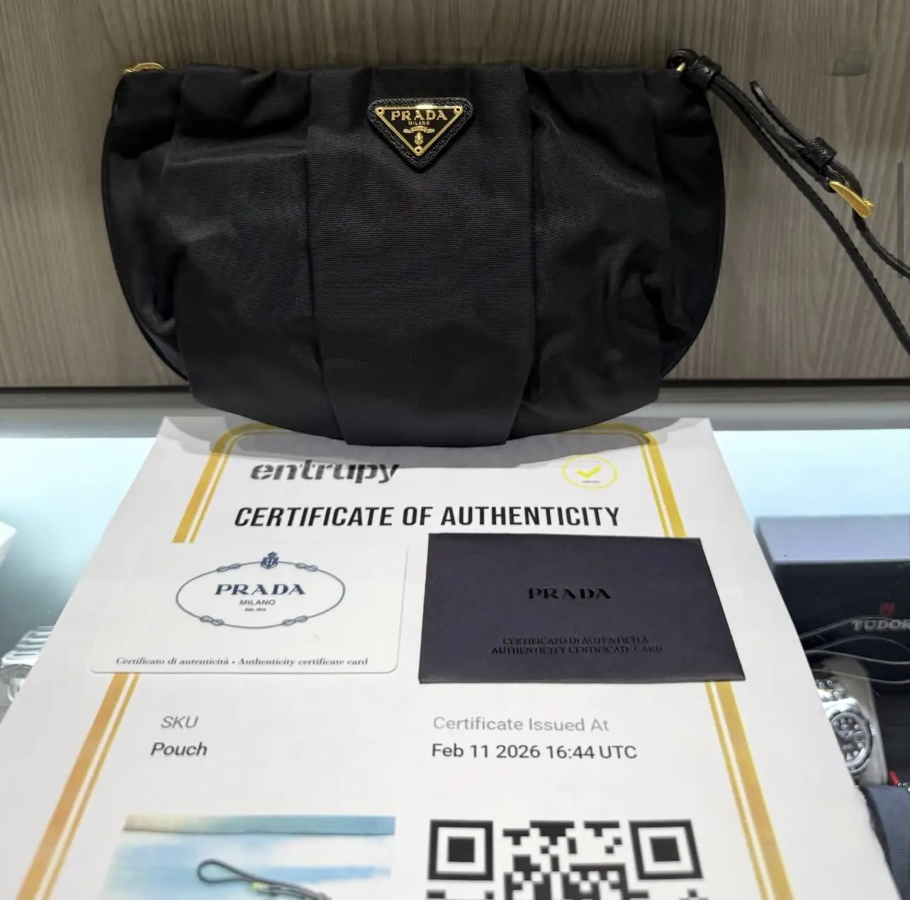 Pre-owned PRADA Tessuto nylon Clutches & Wristlets Clutch Nero (Black)