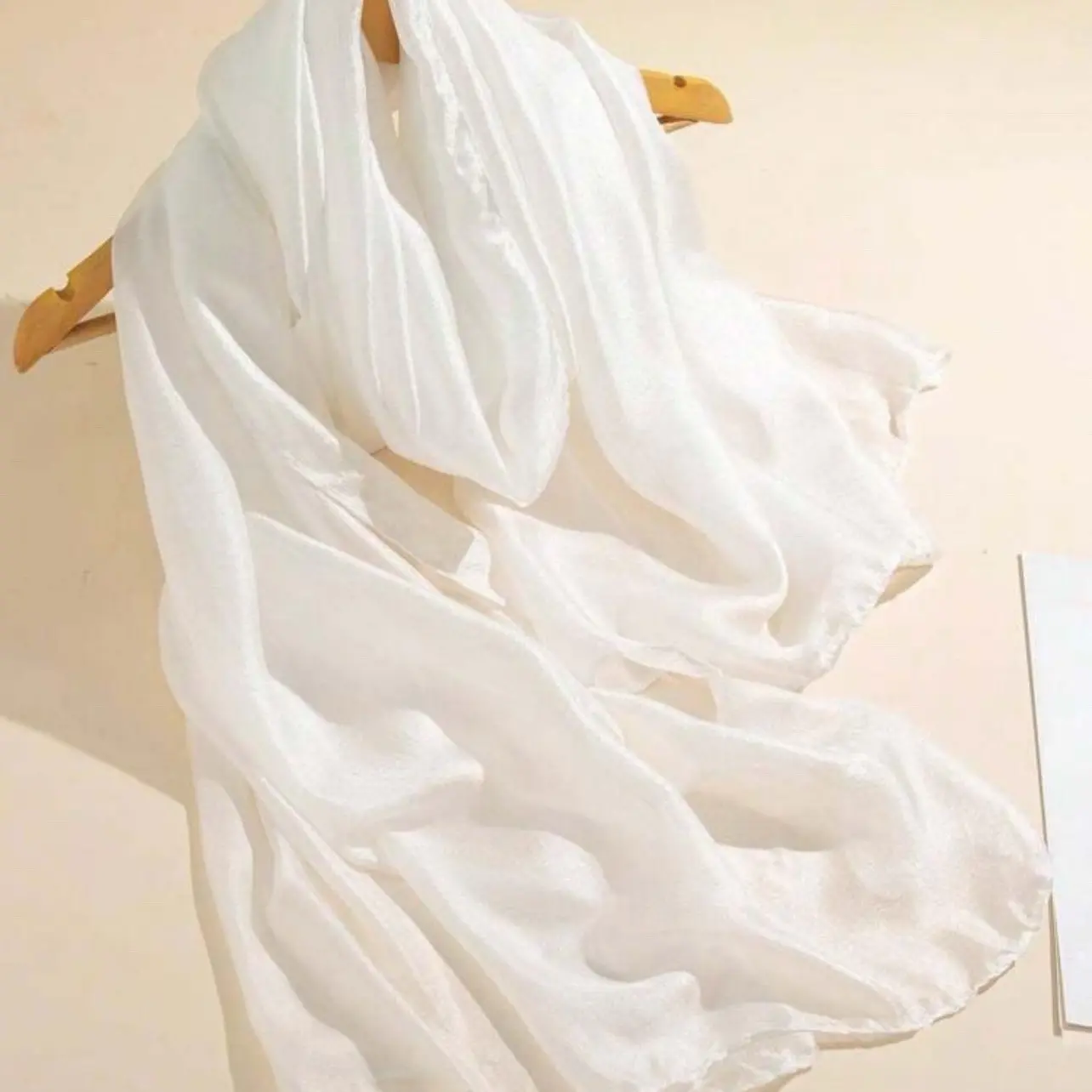 Soft and Light Monochrome Long Scarf for Women - Fashion Accessory for Daily Wear