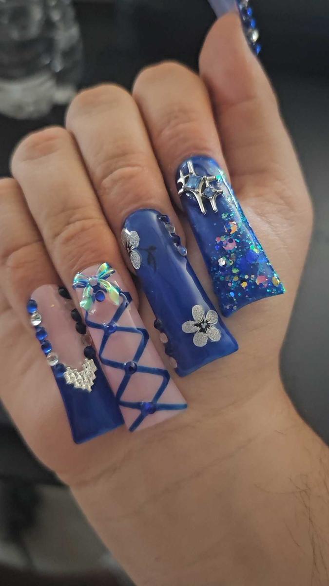 Item: Small: 2,4,5,6,9, XXL, Duckie