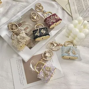 Fluffy Bag-Shaped Metal Lock Keychain, Unconventional Style Fashion Accessory for Daily Bag Decoration, Unconventional Style Keychains