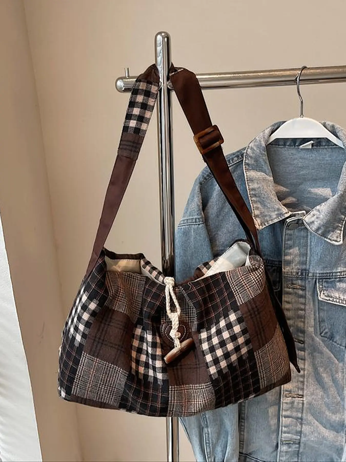 Vintage simple casual shoulder bag, checkered crossbody bag, drawstring bucket bag, Checkerboard pattern bag, suitable for commuting to work, shopping, daily outings, Crossbody shoulder bags
