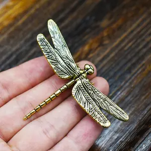 Antique-Finish Brass Dragonfly Ornament — Creative Tea Pet, Hand-Held Fidget Piece, and Desktop Decoration for Home or Office