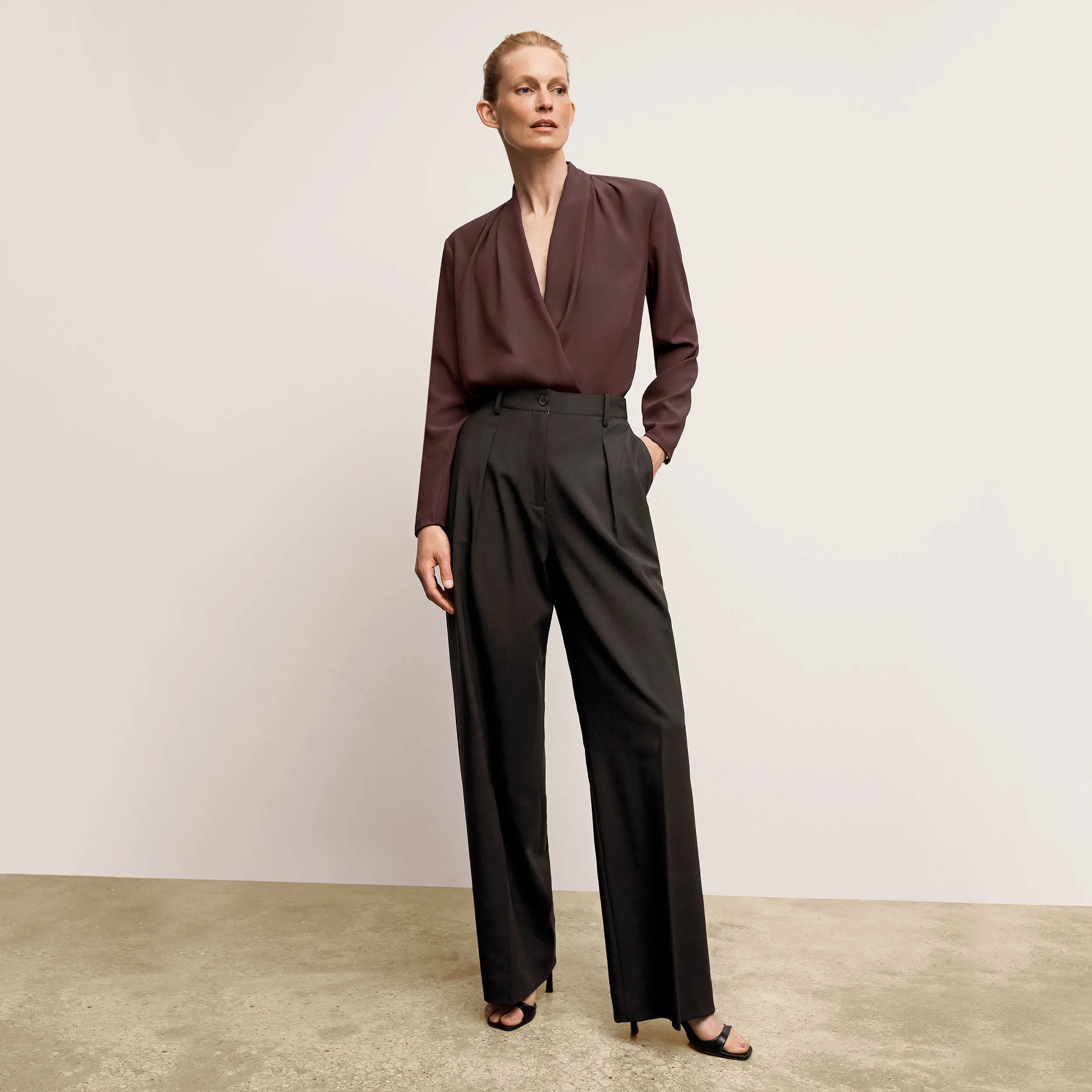 Zuri Pleated Trouser - Italian Wool Twill :: Black