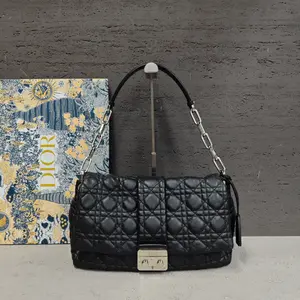 Pre-owned Dior Leather Shoulder Bags 7.8'' R14359 Shoulder Bag C14308782694 0406 T2 Ella