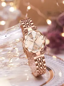 Elegant Watch Luxury Women's Quartz Watch New Year Gift, Clover Diamond Dial Dustproof, Waterproof, Scratch resistant Adjustable Strap, Casual Fashion Design Suitable for Various Occasions, Gift Giving
