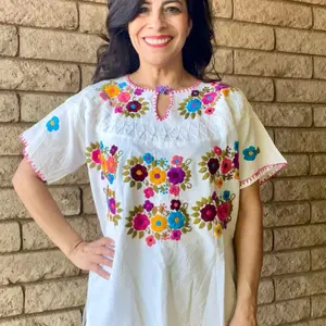 Blusa Rosa - bordada a mano - Hand Embroidery blouse made in Mexico color style uniqueness artesanal - blusa mexicana - blusa mexicana - bordada a mano handmade made in Mexico
