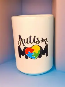 Taza de cerámica 15 oz – “Autism Mom”