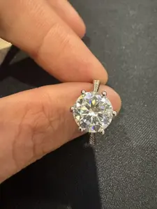 【Newbie Exclusive】Round-Cut Moissanite Pavé Band Solitaire Ring R10915