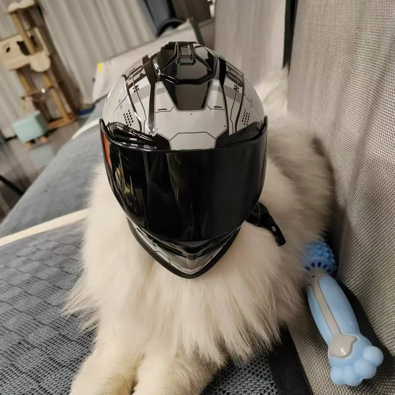 Mini Helmet Ornament Car Interior Decoration Motorcycle Accessory, Cute and Stylish Decorative Piece for Vehicle Accessories, Boujee Car Accessories, Car Desktop Decor, Car Ornaments, Car Dashboard Accessories