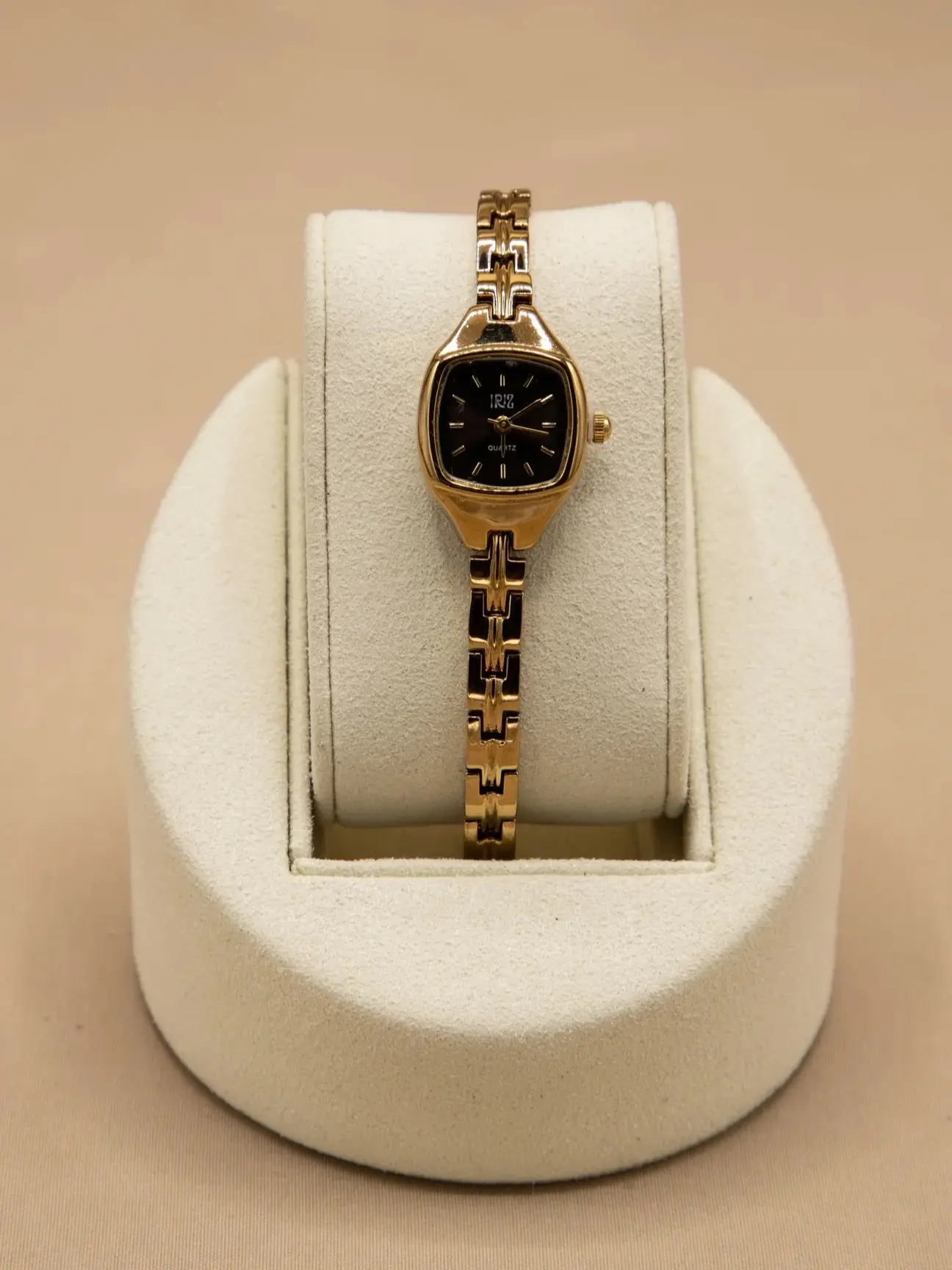 London Burgundy Gold Stainless Steel Women's Watch with Tarnish-Resistant Case & Bold Burgundy Dial Elegant Vintage Luxury