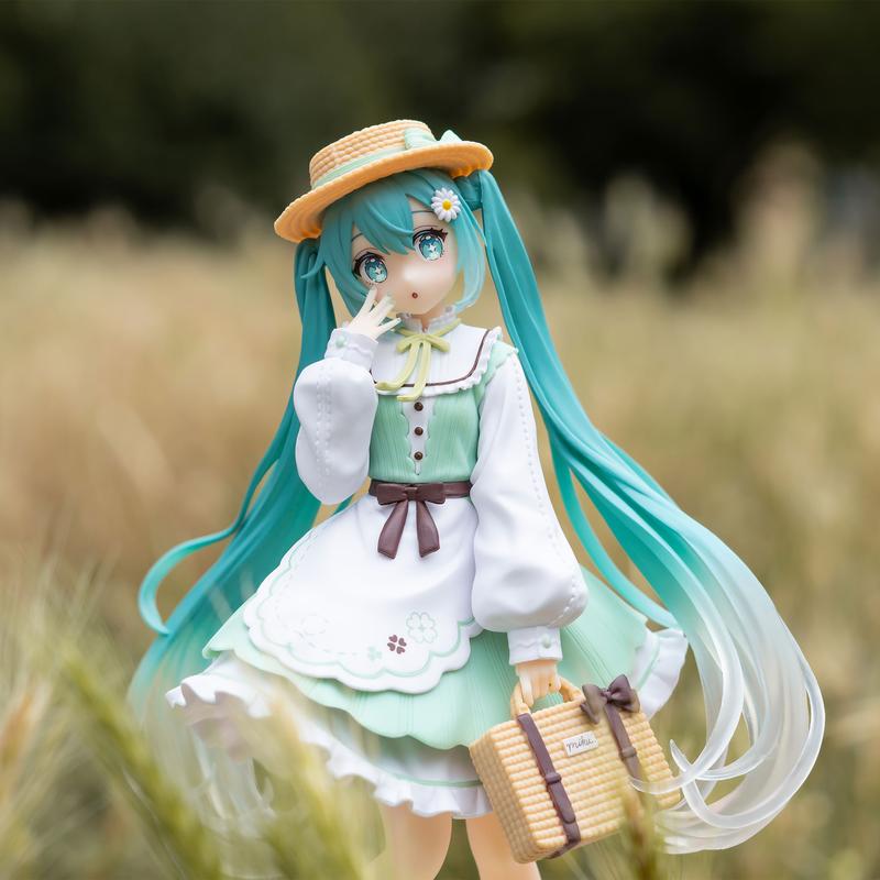 18cm Hatsune Miku Fashion Series Preppy/Fancy/Country PVC Anime Figure Official Figurine Collectible Model Table Ornament Fan Collection Holiday & Birthday Gifts