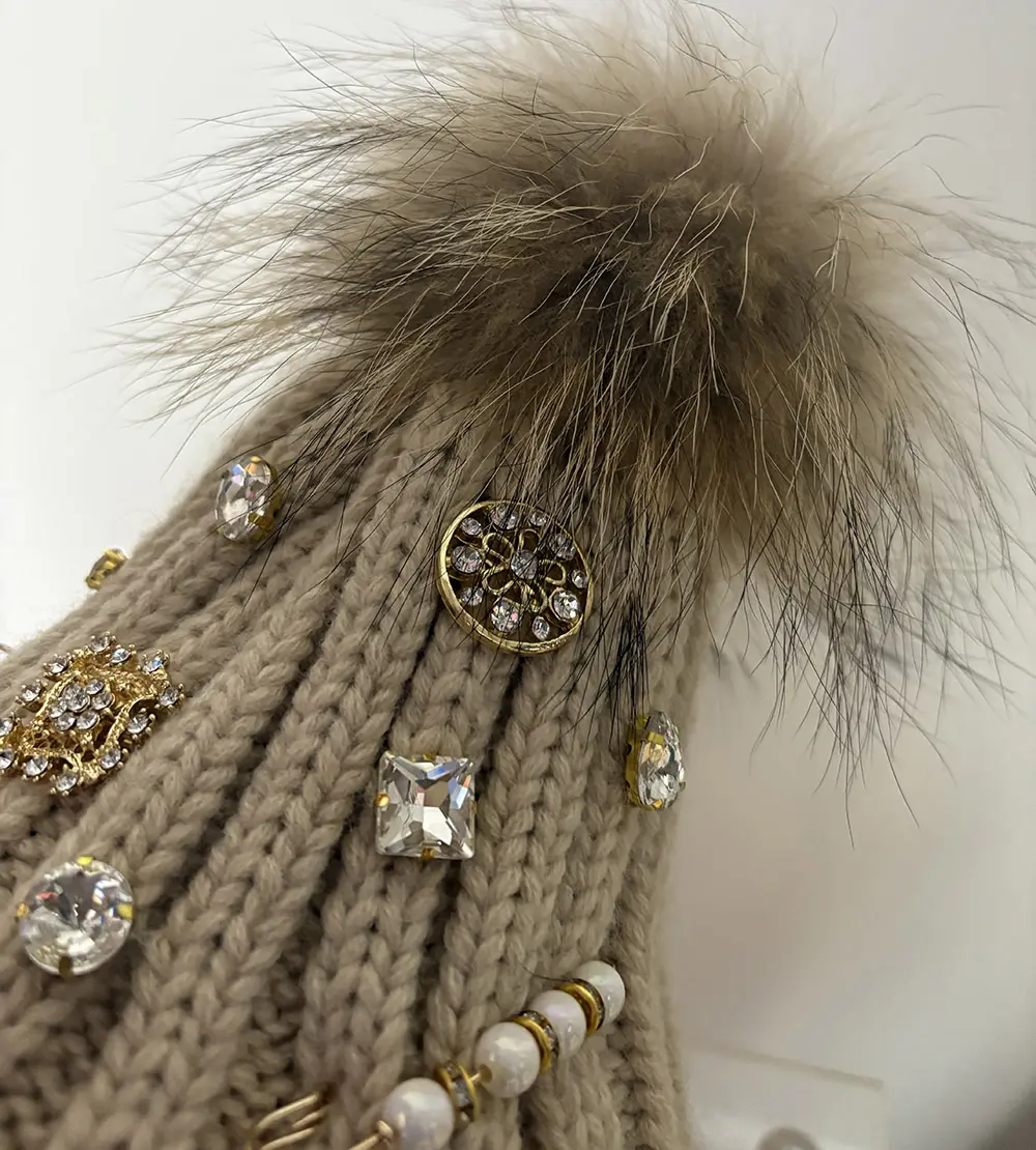 Camel Luxury Rhinestone Beads Cable Knitted Hat with Fur  display picture 3