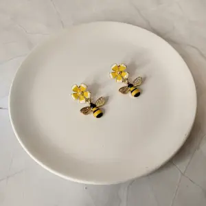#151 Bee with Rhinestone Wings with Yellow Flower Studs with Rhinestones Earrings, Casual Jewelry, Spring, Zinc Alloy, Stainless Steel Posts