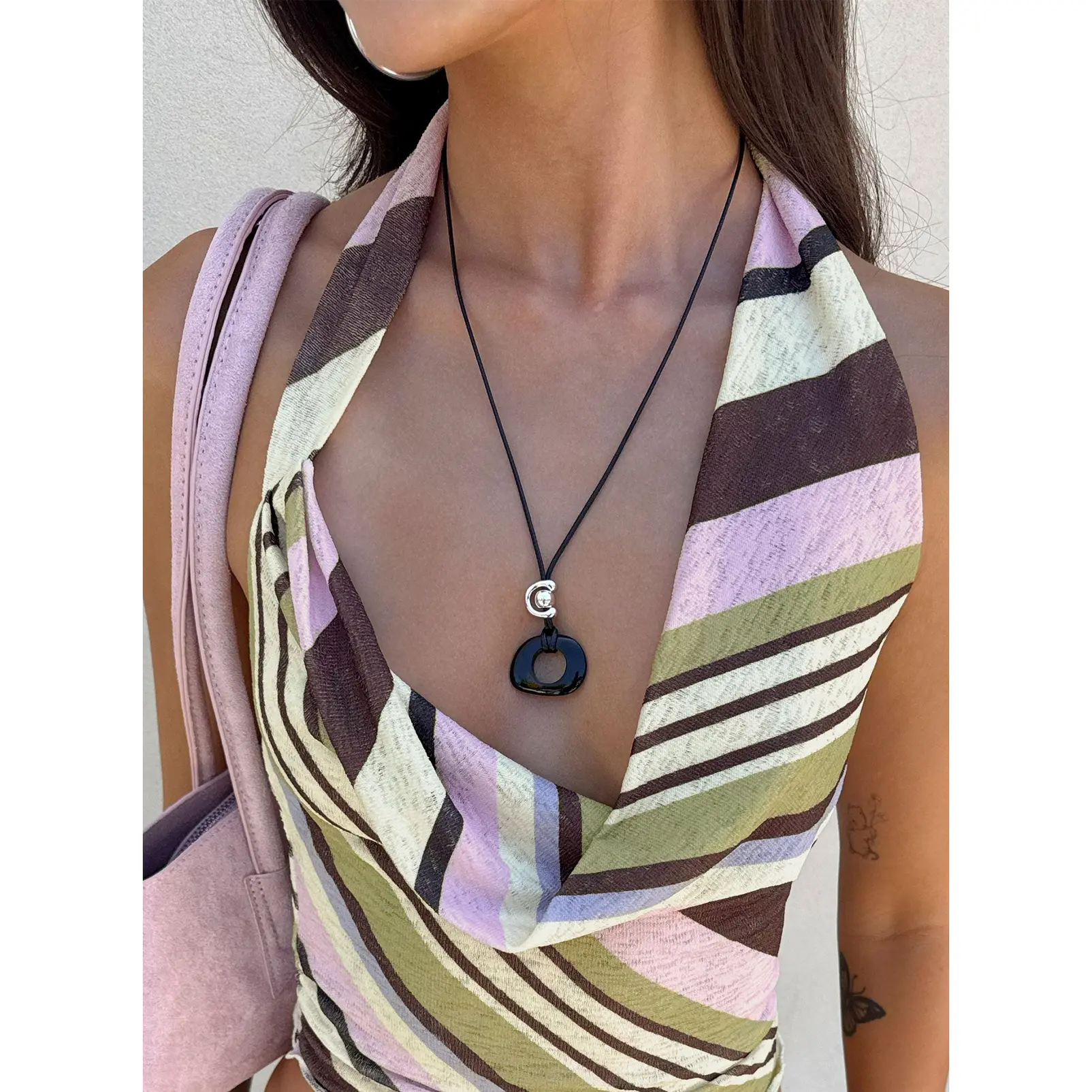 Static Romance Pendant Necklace Black