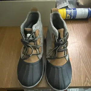Sorel Out N About Duck Boots Gray Felt Tan Leather Womens Size 4