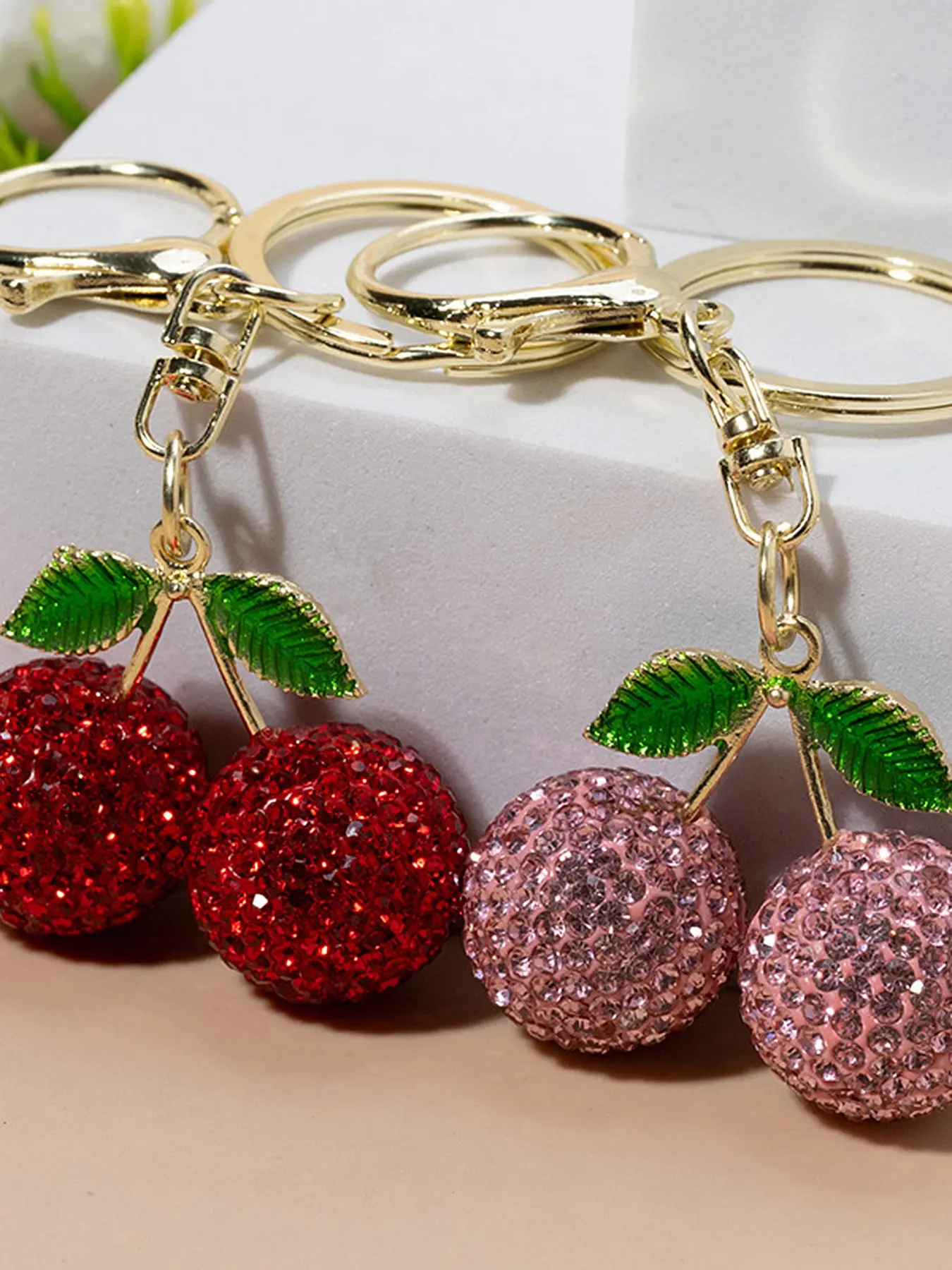 Sweet and cute elements set with diamonds and cherry shaped accessories, hanging accessories, Trendy cute keychain, convenient to carry, can be used as bag hanging accessories, keychains, Keychain for bags