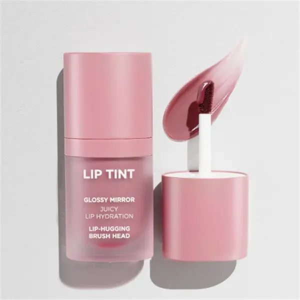 Lip gloss - can create a glass like glossy lip color, with a lightweight and non stick texture. It can hold makeup and show color with a glossy mirror like moisturizing lip gloss, suitable for daily makeup.
