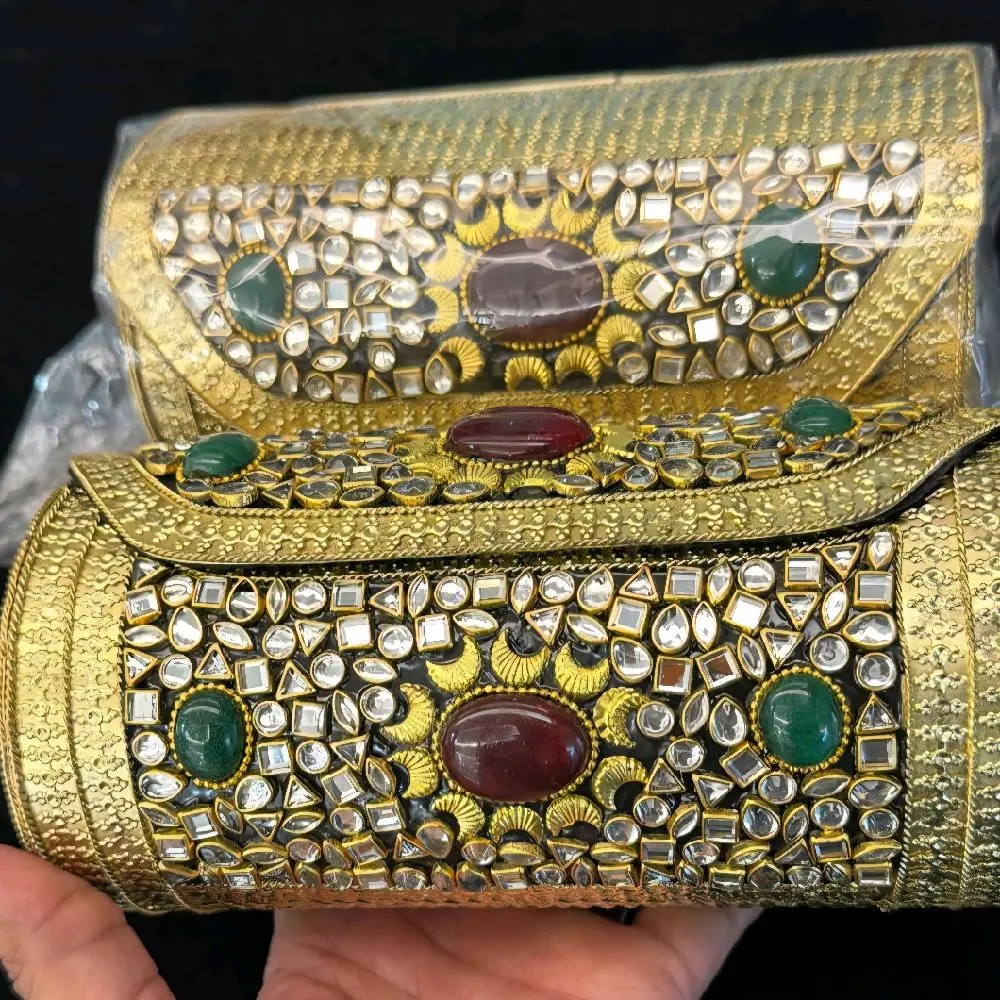 Round Kundun Clutch