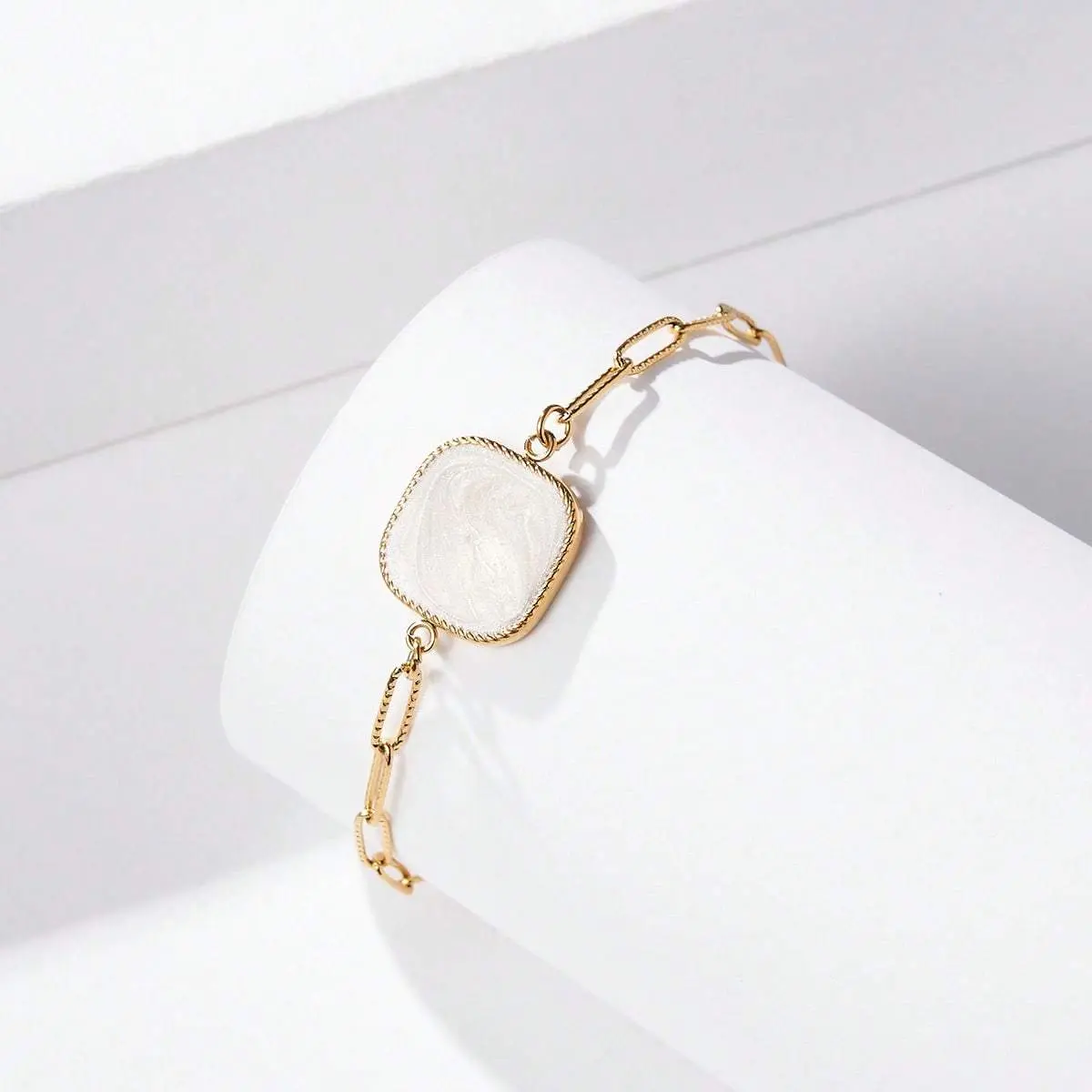 Women's Minimalist Square Charm Bangle - Stainless Steel Fashion Jewelry, Daily Wear Casual Accessory, Female Valentine's Day Gift, Square Shape, Bracelet, Geometric, Modern, All Seasons, Charm Detail
