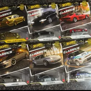 Hot Wheels Car Culture 2026 Modern Classics Full Toy Set, Including 0/5 to 5/5 Chase Vehicles, Toys