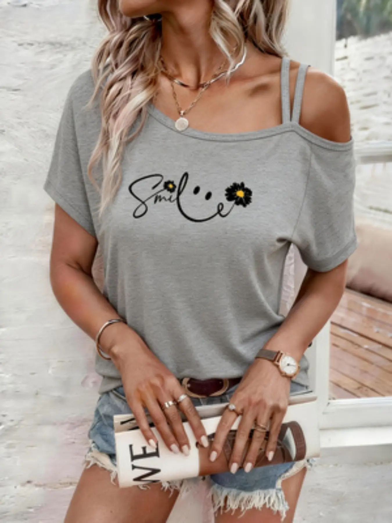 Women's Y2K Style Summer Fashion Casual Off-Shoulder Boho Halter Top Short Sleeve Shirts, Trendy Printed Ladies Blouse for Spring & Summer