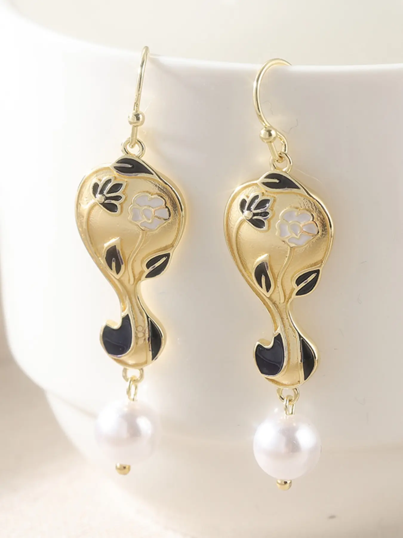 Vintage Royal Enamel Imitation Pearl Dangle Earrings, Medieval Antique Jewelry, Plant Flower Fringe Earrings, Lightweight Luxury for Teens