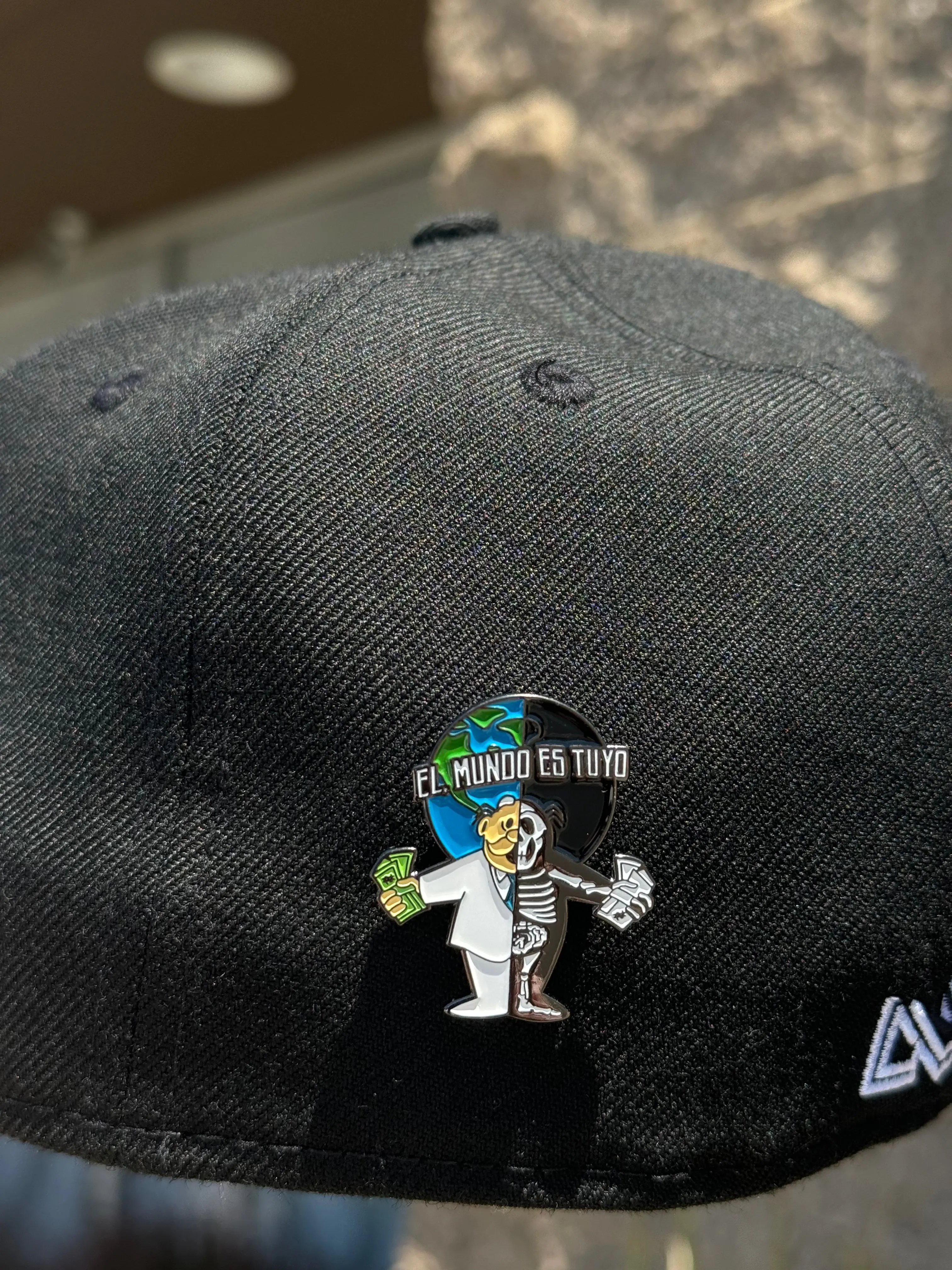 El Mundo Es Tuyo Cap Pin El Mundo Es Tuyo Cap Pin