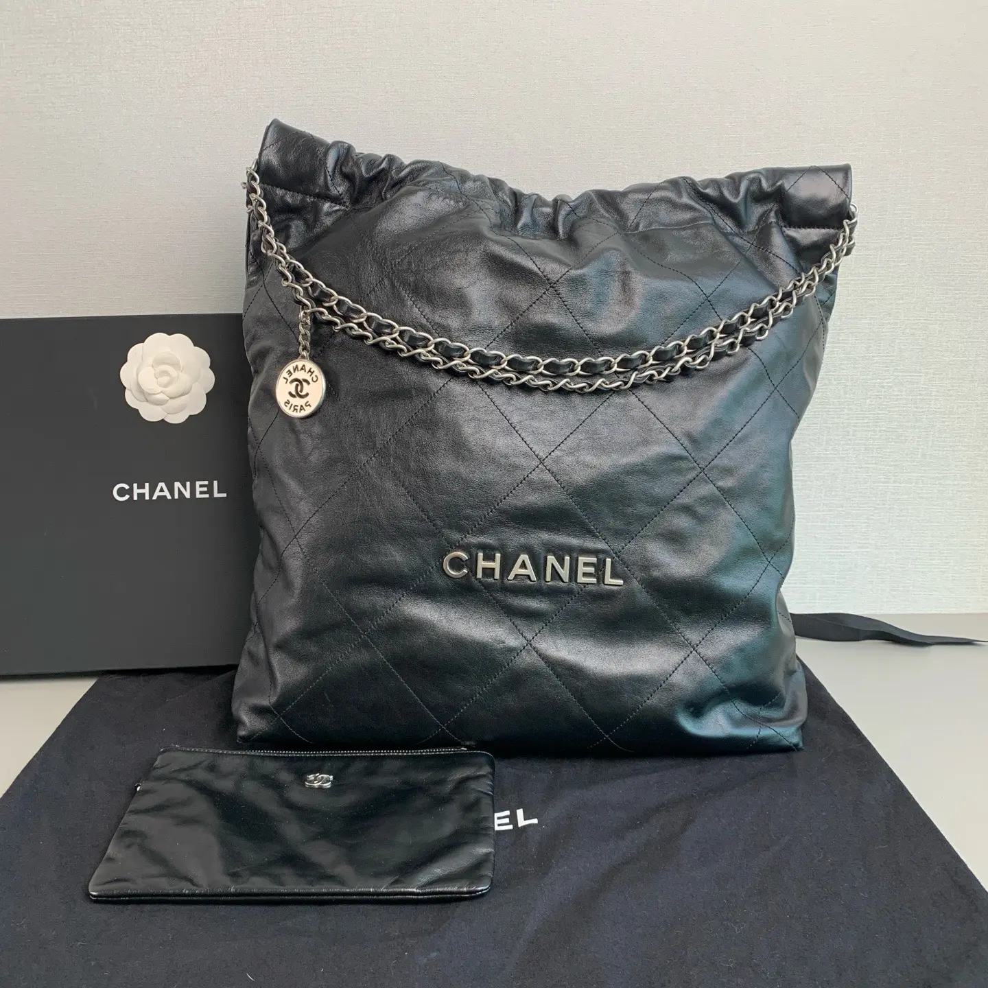 Pre-owned CHANEL 22 Bag Large Size, Black & Silver 98% New, Microchip