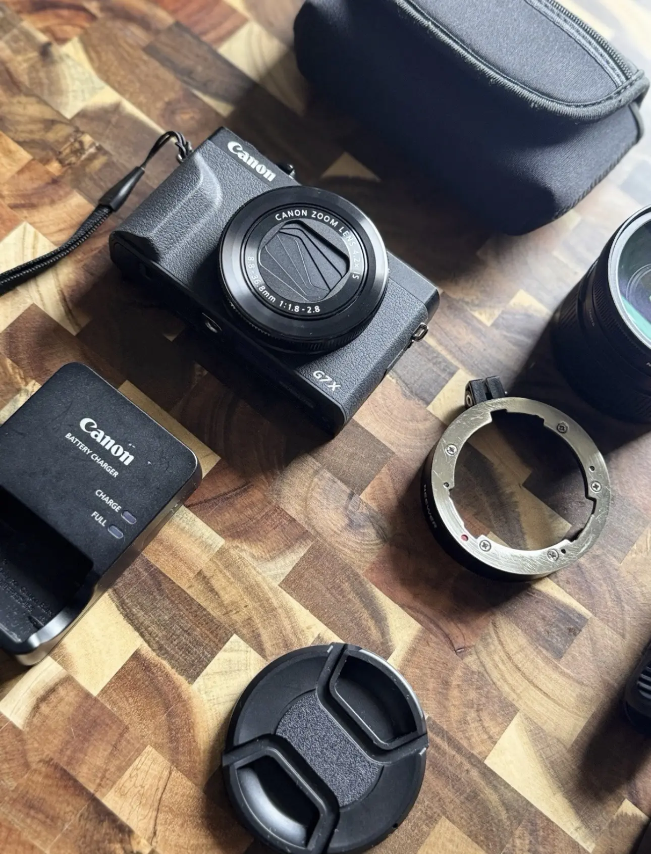 Powershot G7X Mark III Black with Lens Extender and 85mm F 1.8 Lens Set