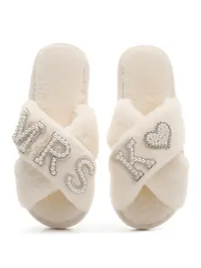 Customizable Wedding Slippers for Bride and Bridesmaids, Open-Toe Slide Fuzzy Slippers with Pearl Heart Design, Perfect Gift for Women Wedding Day Footwear，Bridal Shower Gift