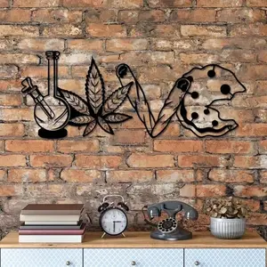 Metal Wall Art, Weed Leaves Love Symbol Wall Decor, Modern Chic Decor for Living Room and Home Interiors, Garden Decoration Supplies