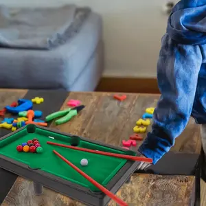 Mini Billiard Table Toy Set, Portable Desktop Pool Game for Kids, Includes 2 Cues, Ideal for Travel and Parties, Hand-Eye Coordination