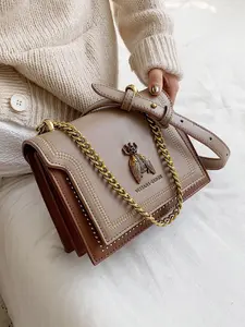 Vintage style niche high-end elegant flip small square bag, decorated with bees, chain shoulder strap design, fashionable and practical texture exquisite style single shoulder crossbody bag, suitable for parties and dates