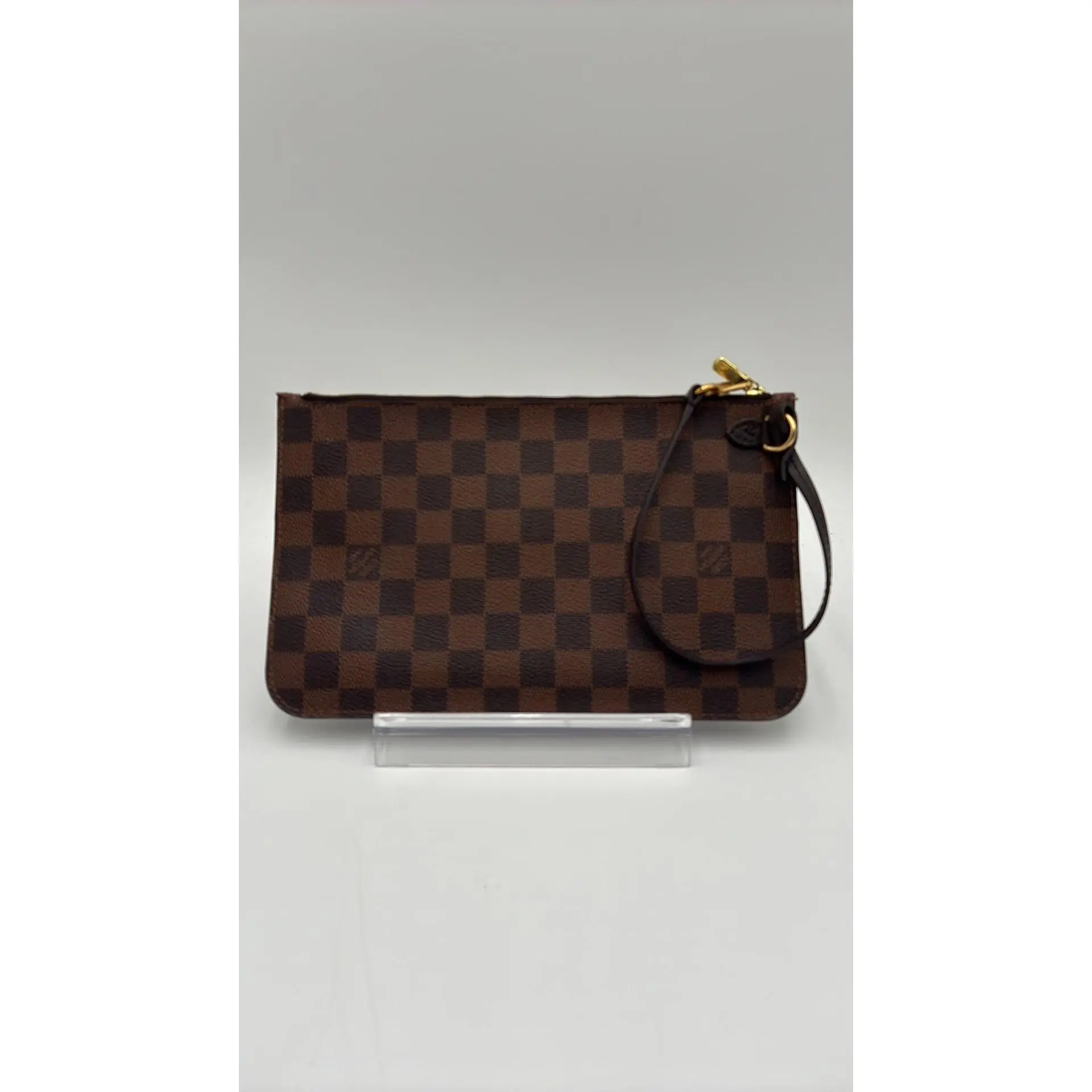 Pre-owned Louis Vuitton Leather Luxury Bags & Accessories Damier Neverfull Puch, Red Interior Date Code: AR3107. Entrupy ID: GW7W3MV.