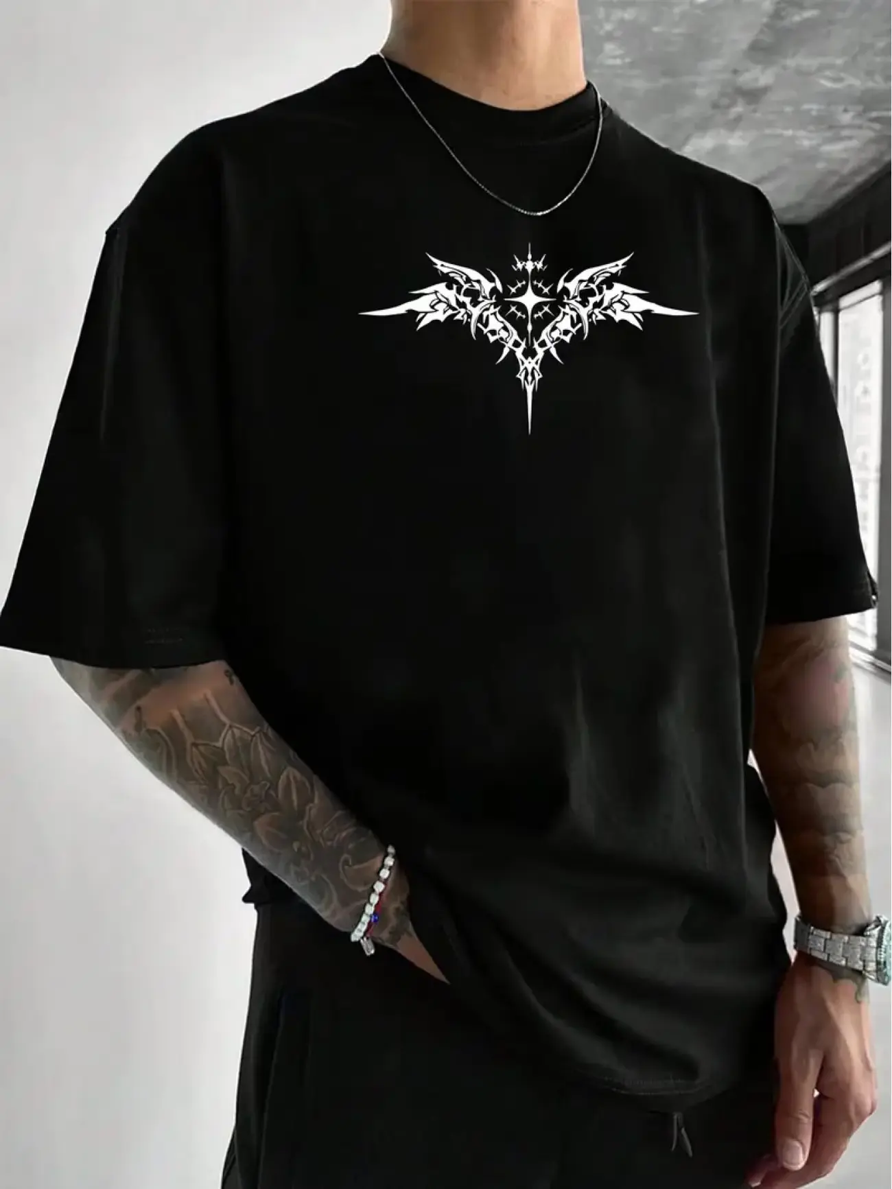 Men's Gothic Dark Pattern Crew Neck Short-Sleeve T-Shirt - Menswear Top with Black and White Bat Wings, Barbed Wire Back Hot Stamping Print, Ideal for Gothic Fashion Enthusiasts, Tshirt, Shortsleeve, Round Neck, Stylish, Streetwear, Mens Gifts
