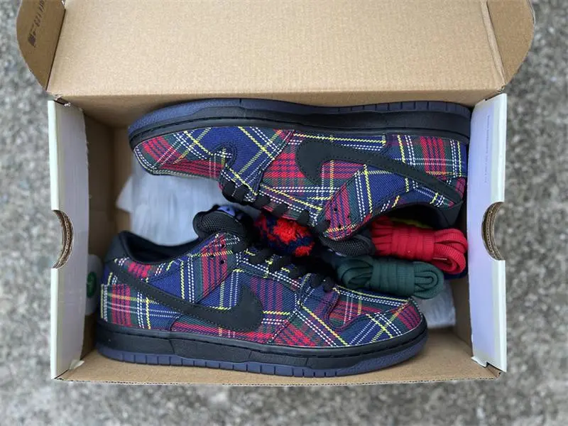 Brand New Color Plaid Fabric Low Top Unisex Skate Shoes Vintage Tartan Design Breathable Fabric Wear-resistant Rubber Outsole Daily Wear Versatile Footwear