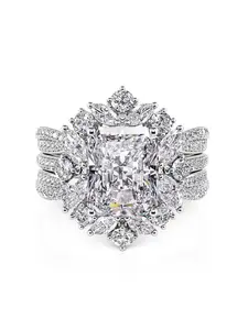 Two-Piece Square Artificial Zirconia Double-Layer Ring Set with European and American Niche Design, Bridal Set Rings, Luxurious and Opulent Style, High-End Jewelry Suitable for Banquets and Parties.