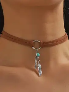 A Bohemian-style vintage artificial turquoise pendant necklace, a fashionable neck fur leather necklace, a daily resort party accessory for ladies, suitable for gatherings, casual wear, and all occasions.