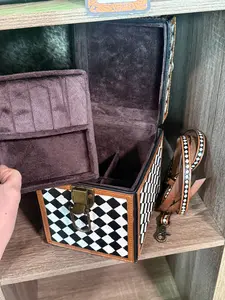Medium size jewelry box