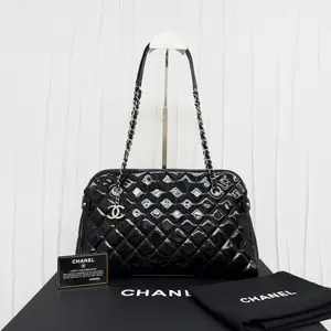 Pre-owned CHANEL Patent Shoulder Bags 7.8'' R14359 Shoulder Bag C6847430933 0331 T1 Qiqi
