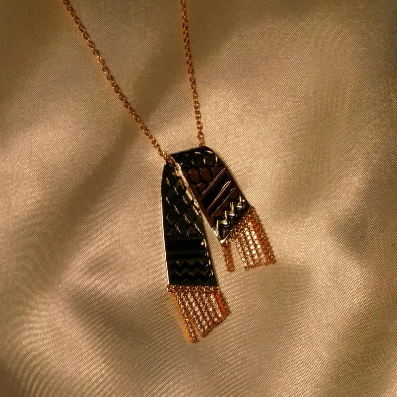 Rose Gold Keffiyeh Style Necklace Non Tarnish Stainless Steel with Unique Design and Chain